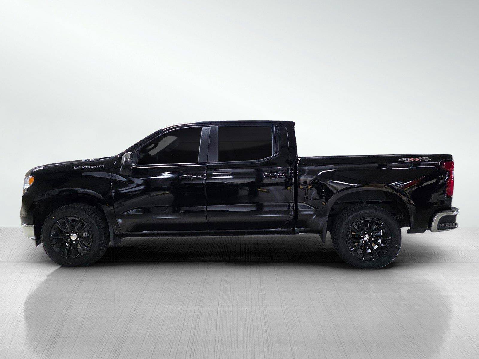 Used 2025 Chevrolet Silverado 1500 LT AWD/4WD image 4