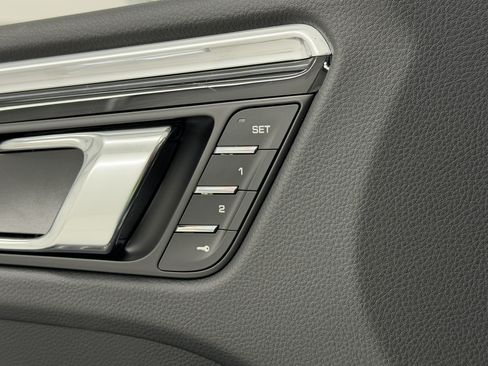 Certified 2026 Porsche Macan AWD/4WD image 30