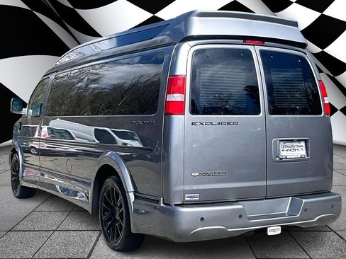 Used 2019 Chevrolet Express 2500 G25 image 11