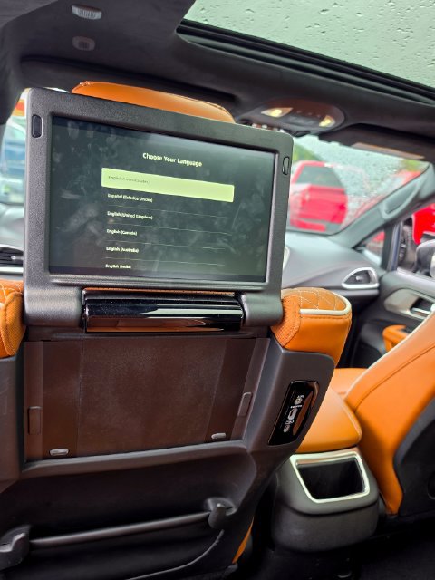 Used 2025 Chrysler Pacifica Pinnacle FWD image 12