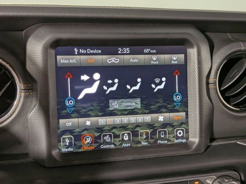 Used 2023 Jeep Gladiator Overland AWD/4WD image 27