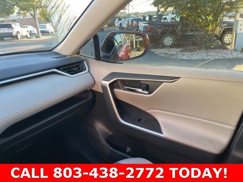 Used 2022 Toyota RAV4 XLE image 29