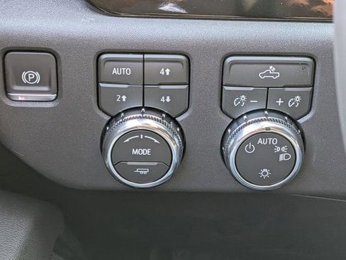 New 2026 GMC Sierra 1500 SLE image 17