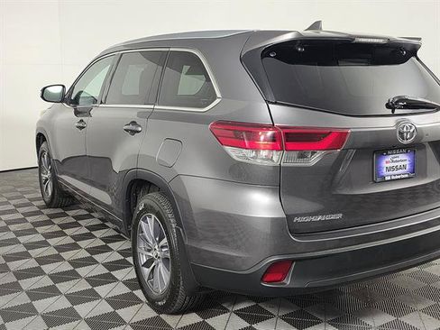 Used 2018 Toyota Highlander XLE AWD/4WD image 6