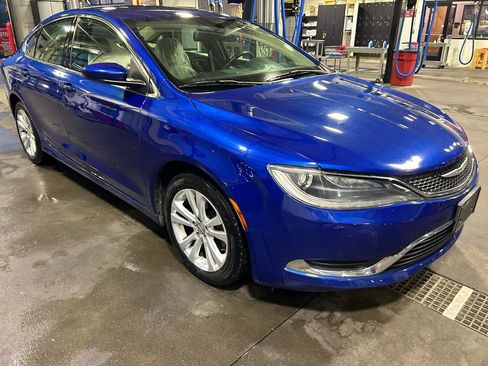 Used 2015 Chrysler 200 Limited w/ Convenience Group FWD image 3