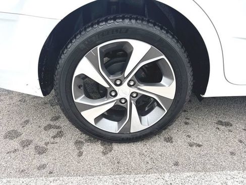Used 2019 Chevrolet Sonic Premier FWD image 32