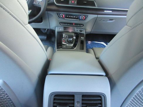 Used 2024 Audi Q5 2.0T Premium Plus w/ Premium Plus Package AWD/4WD image 48