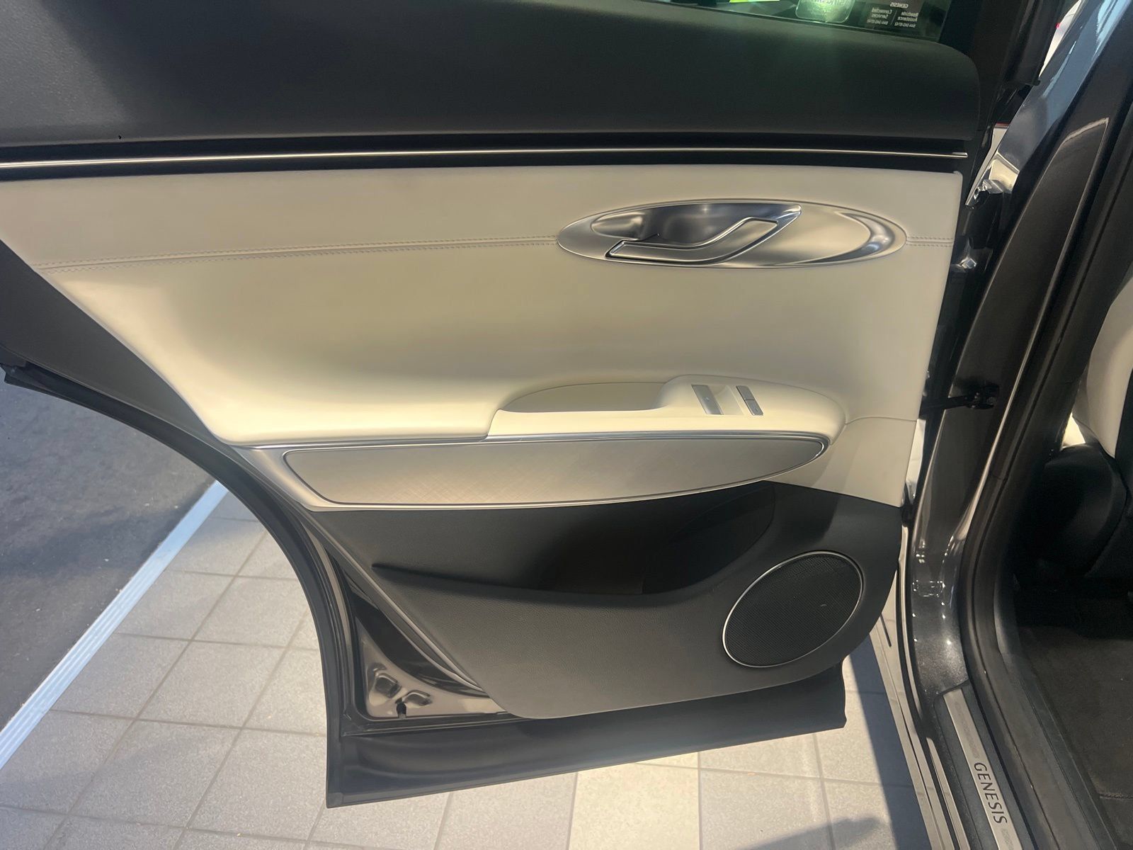 Used 2023 Genesis Electrified GV70 AWD/4WD image 21