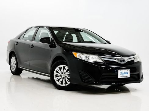 Used 2013 Toyota Camry LE image 5