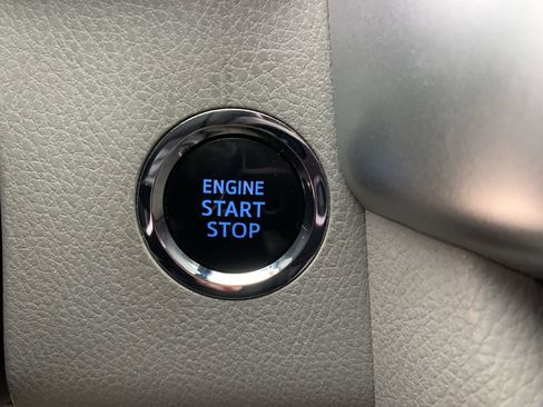 Used 2018 Toyota Highlander XLE image 24