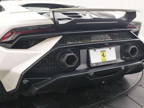 Used 2023 Lamborghini Huracan Tecnica image 18