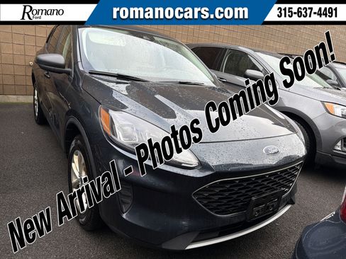 Used 2022 Ford Escape SE w/ Cold Weather Package image 1