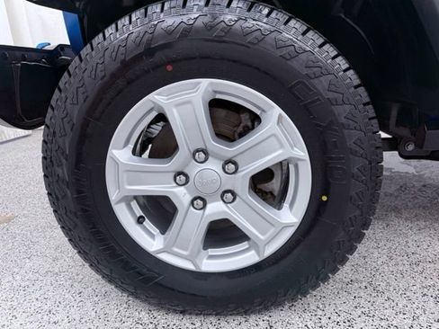 Used 2023 Jeep Wrangler Unlimited Rubicon 4xe w/ Cold Weather Group AWD/4WD image 13