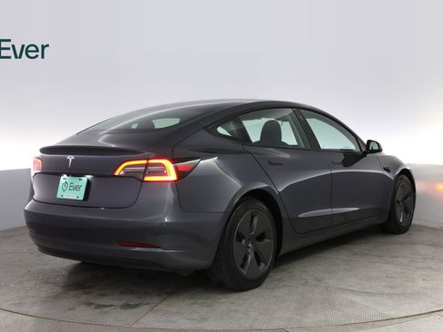 Used 2023 Tesla Model 3 Standard Range image 3