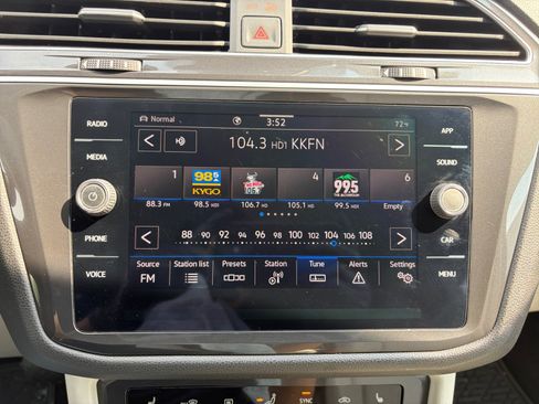 Used 2024 Volkswagen Tiguan SE AWD/4WD image 11