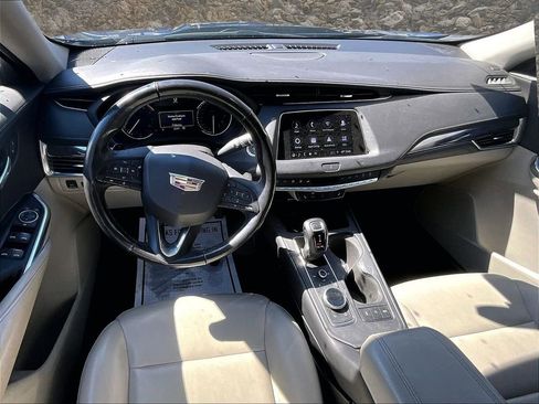 Used 2019 Cadillac XT4 Luxury w/ Trailering Package AWD/4WD image 5