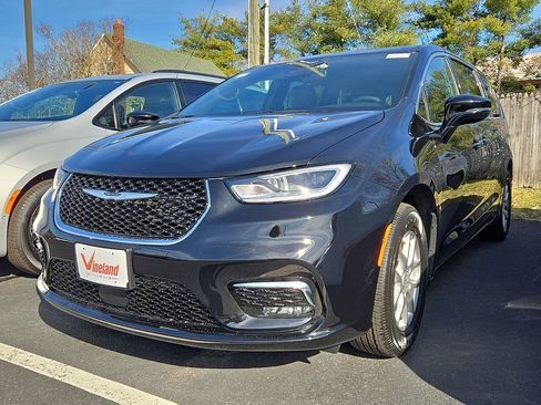 New 2026 Chrysler Pacifica Select image 2