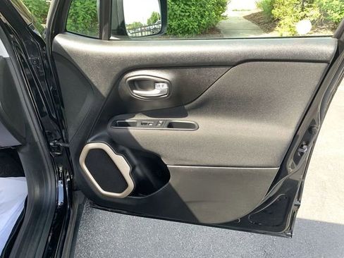 Used 2017 Jeep Renegade Sport w/ Power & Air Group FWD image 13