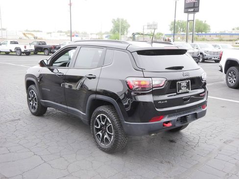 Used 2025 Jeep Compass Trailhawk w/ Trailhawk Elite Group AWD/4WD image 5