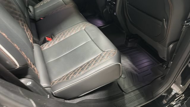 Used 2024 Jeep Grand Cherokee Summit AWD/4WD image 38