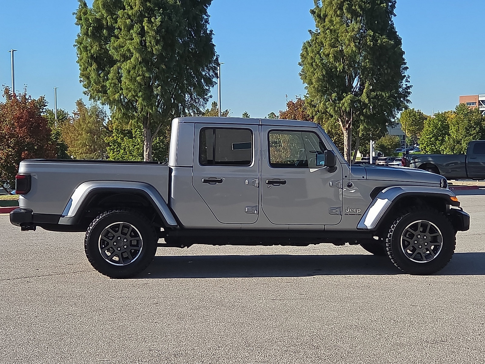 Used 2020 Jeep Gladiator Overland AWD/4WD image 6