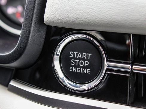 New 2025 Mitsubishi Outlander SE image 30