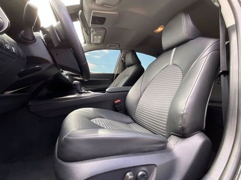 Used 2022 Toyota Camry SE w/ Carpet Mat Package (TMS) FWD image 10