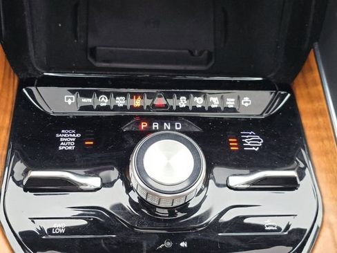 Used 2024 Jeep Grand Wagoneer L Series III image 34