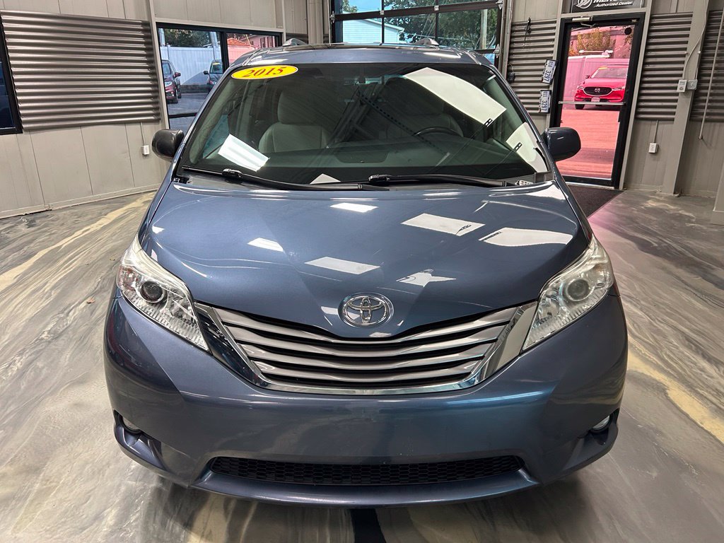Used 2015 Toyota Sienna XLE FWD image 39