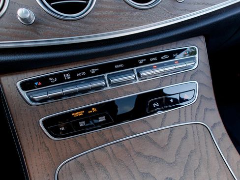 Used 2022 Mercedes-Benz E 350 Sedan image 28
