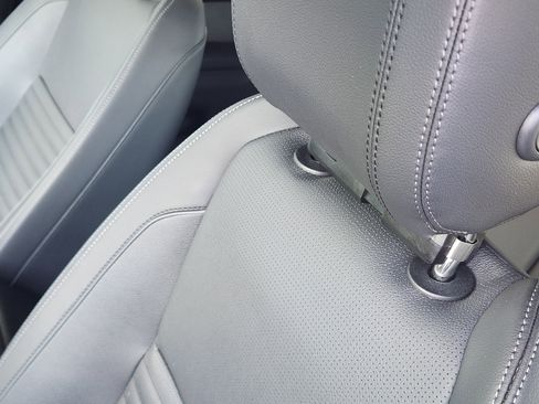 Certified 2025 Land Rover Discovery Sport Dynamic SE image 17