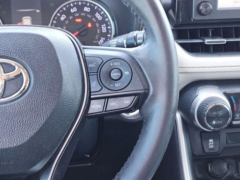 Used 2019 Toyota RAV4 XLE Premium image 20