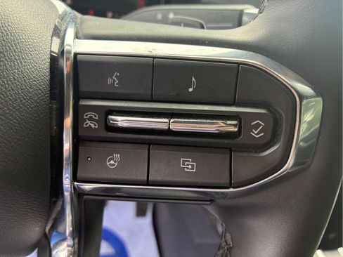 Used 2025 GMC Acadia Elevation w/ Elevation Premium Package AWD/4WD image 58