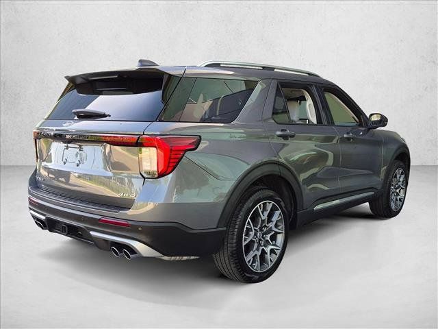Used 2025 Ford Explorer Platinum w/ Ultimate Package AWD/4WD image 5