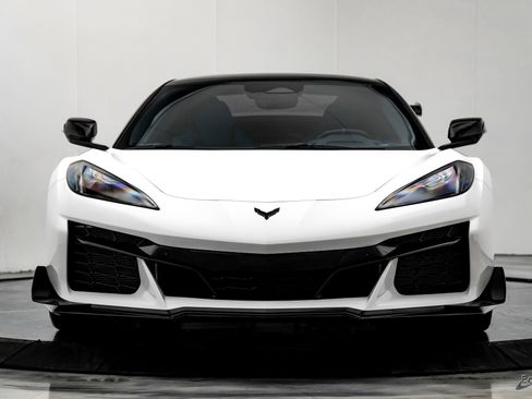 Used 2025 Chevrolet Corvette Z06 w/ Z07 Performance Package RWD image 35