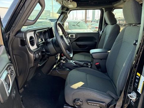 Used 2024 Jeep Gladiator Sport image 16