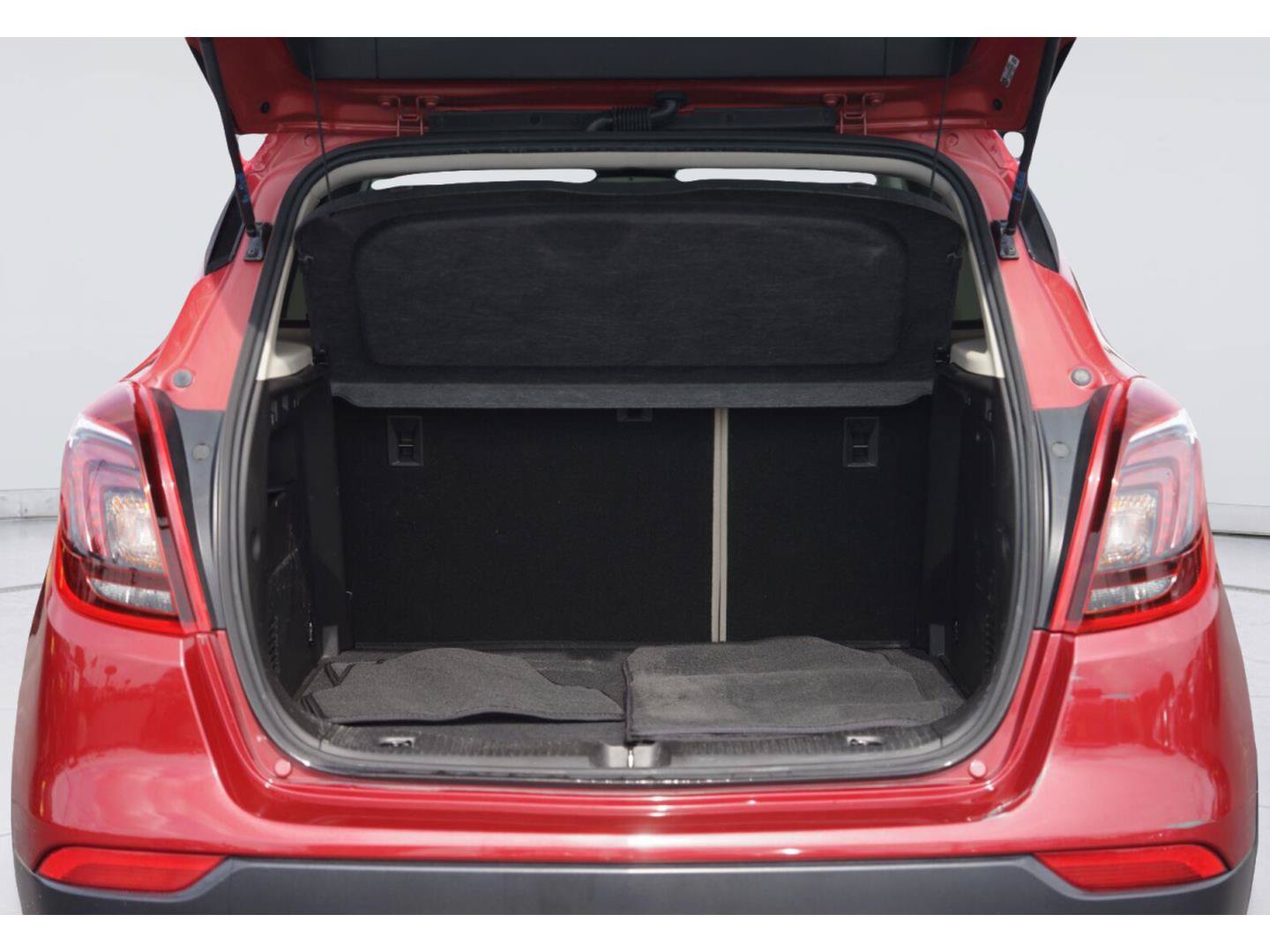 Used 2019 Buick Encore Essence FWD image 31