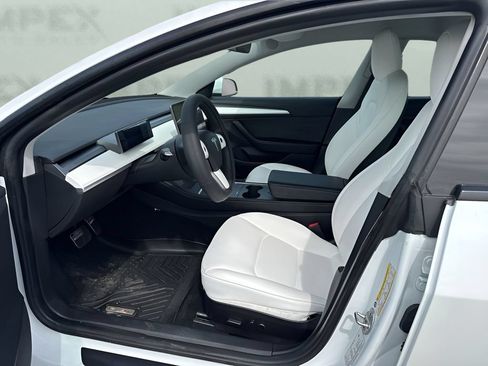 Used 2021 Tesla Model 3 Standard Range Plus RWD image 9