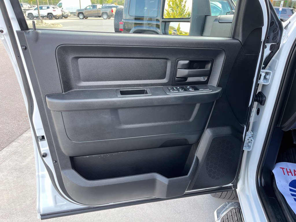 Used 2025 RAM 3500 Tradesman w/ Chrome Appearance Group AWD/4WD image 5