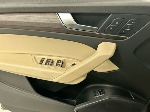 Used 2022 Audi Q5 2.0T Premium w/ Convenience Package image 11