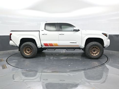 Used 2025 Toyota Tacoma SR5 AWD/4WD image 8