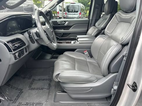 Used 2019 Lincoln Navigator Reserve AWD/4WD image 11