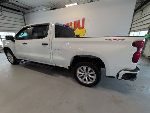 Used 2023 Chevrolet Silverado 1500 Custom image 3