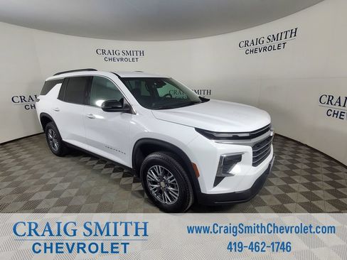 Used 2025 Chevrolet Traverse LT FWD image 7