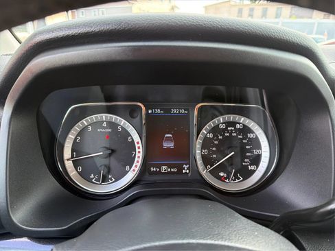 Used 2019 Nissan Titan SV w/ SV Convenience Package AWD/4WD image 14