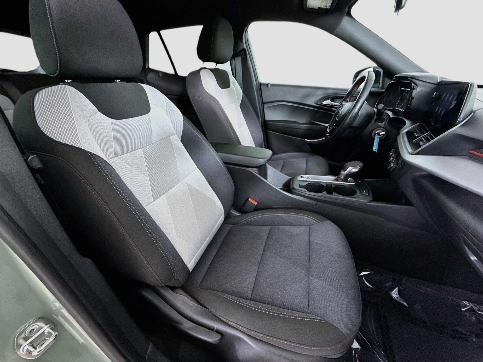 Used 2024 Chevrolet Trax RS FWD image 29