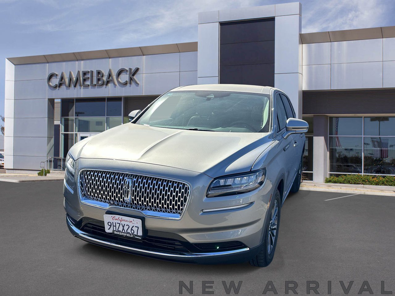 Used 2023 Lincoln Nautilus FWD w/ Premium Package image 2