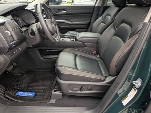 Used 2023 Nissan Pathfinder SL AWD/4WD image 14