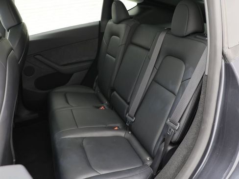 Used 2024 Tesla Model Y Long Range image 11