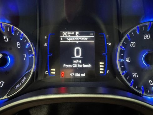 Used 2018 Chrysler Pacifica Touring-L FWD image 31